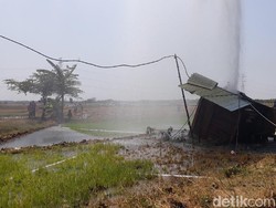 Semburan Air Campur Pasir di Ngawi Sebabkan Tanah Ambles