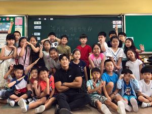 Olahraganya Guru SD Kekar yang Viral, Siapa yang Mau Diajar Beliau?