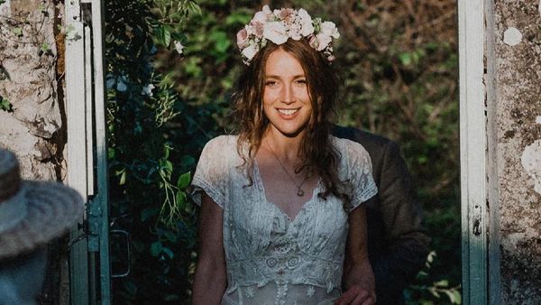 8 Foto Ini Bukti Gaun Pengantin Jadul Ibu Bisa Didaur Ulang Jadi Keren