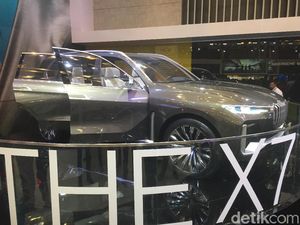 GIIAS 2018: SUV Termewah BMW GIIAS 2018: SUV Termewah BMW