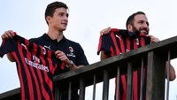 Mattia Caldara dibeli seharga 35 juta euro oleh Milan. Sejauh ini, Caldara baru main satu kali di Liga Europa dan sama sekali belum pernah diturunkan di Serie A. Foto: Daniele Mascolo/Reuters