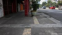 Kondisi Trotoar Gajah Mada yang Tak Ramah Difabel