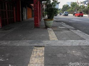 Kondisi Trotoar Gajah Mada yang Tak Ramah Difabel