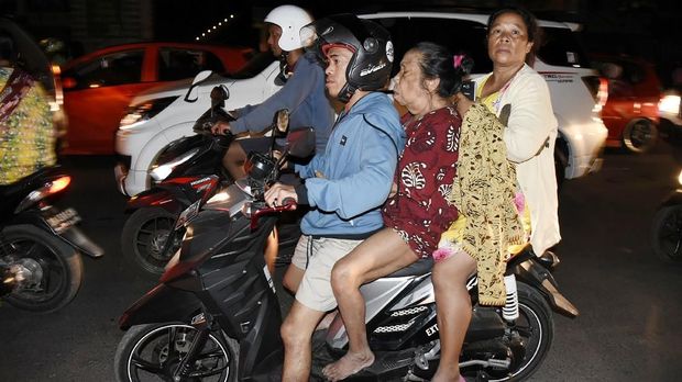 Ribuan Orang Mengantre Evakuasi di Gili Trawangan