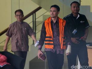 Zumi Zola Segera Disidang