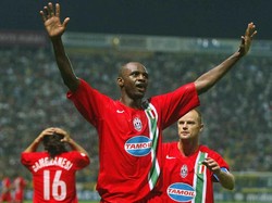 Ibrahimovic memilih Patrick Vieira sebagai pemain tengah. Ibra dan Vieira sempat main bareng saat ini Juventus dan Inter Milan. (Foto: New Press/Getty Images)