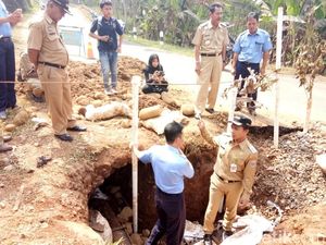 Gemas dan Marahnya Bupati Batang karena Pipa PDAM Bocor
