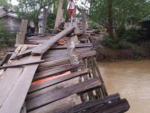 Cerita Riau: Bangun Gedung Rp 250 M, Jembatan Lapuk Dibiarkan