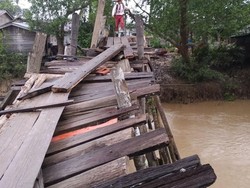 Cerita Riau: Bangun Gedung Rp 250 M, Jembatan Lapuk Dibiarkan