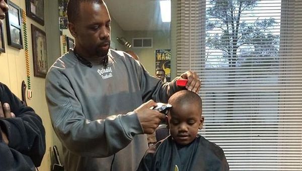 Pangkas Rambut di Barbershop Ini Gratis, Syaratnya..