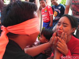 11 Lomba 17 Agustus Uji Kekompakan Suami Istri 11 Lomba 17 Agustus Uji Kekompakan Suami Istri