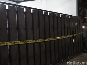 Hasto Minta Polisi Usut Pelemparan Molotov di Rumah Kapitra Hasto Minta Polisi Usut Pelemparan Molotov di Rumah Kapitra