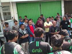 Driver Angkutan Online di Cirebon Protes Insentif Diturunkan