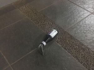 Ini Penampakan Molotov yang Dilempar ke Rumah Kapitra Ini Penampakan Molotov yang Dilempar ke Rumah Kapitra
