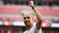 Manajer City Josep Guardiola kini telah memenangi tiga trofi domestik Inggris setelah Premier League dan Piala Liga. Sejak 2008/09, Guardiola mengoleksi total 24 trofi juara di tiga klub (Barcelona, Bayern Munich, City) lebih banyak dari manajer manapun. (Foto: Clive Mason/Getty Images)