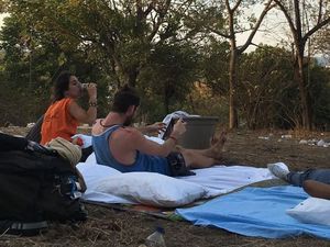 Malam Ini, Turis yang Bertahan di Gili Trawangan Gelar Tikar