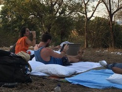 Malam Ini, Turis yang Bertahan di Gili Trawangan Gelar Tikar