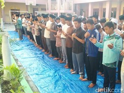 Pelajar di Jombang Salat Gaib dan Galang Donasi Korban Gempa Lombok