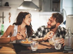 Makan Malam Jam Berapa yang Paling Baik? Ini Penjelasan Pakar Makan Malam Jam Berapa yang Paling Baik? Ini Penjelasan Pakar