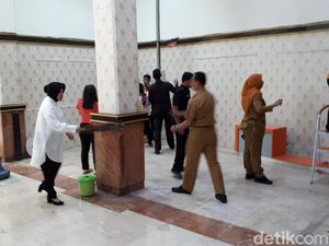 Begini Respons Risma Melihat Ruang Pameran Berdebu
