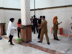 Begini Respons Risma Melihat Ruang Pameran Berdebu