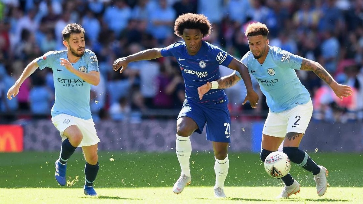 Kyle Walker (Kanan) memangkas liburan demi tampil di Community Shield. (Foto: Michael Regan/Getty Images)
