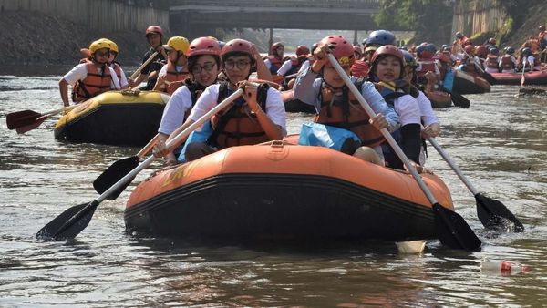 Ketika Delegasi ASEAN Susuri Sungai Ciliwung