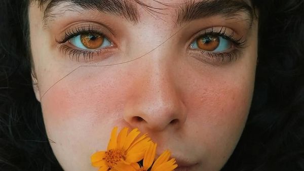 Selebgram Ini Wajah Cantiknya Viral Tapi Saat Senyum Malah Dinyinyirin