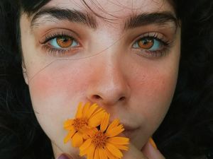 Selebgram Ini Wajah Cantiknya Viral Tapi Saat Senyum Malah Dinyinyirin