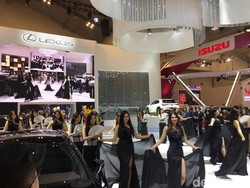 Jadi SPG Mobil Itu Susah! Nggak Asal Berdiri dan Dibayar