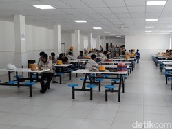 Luhut Tegaskan 500 TKA China yang Masuk Bukan Tukang Pacul