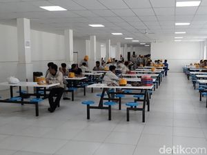 Luhut Tegaskan 500 TKA China yang Masuk Bukan Tukang Pacul Luhut Tegaskan 500 TKA China yang Masuk Bukan Tukang Pacul