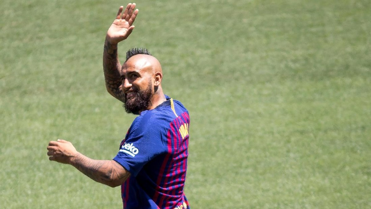 Arturo Vidal resmi bergabung dengan Barcelona (Foto: Albert Salame/Reuters)