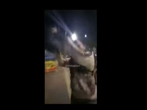 Driver Ojol Sesalkan Kawannya yang Pukul Pejalan Kaki di Trotoar Driver Ojol Sesalkan Kawannya yang Pukul Pejalan Kaki di Trotoar