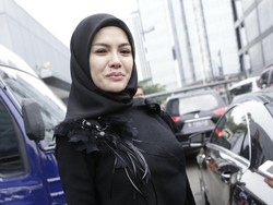Nikita Mirzani Cabut Gugatan Cerai, Ayu Ting Ting Hamil Duluan?