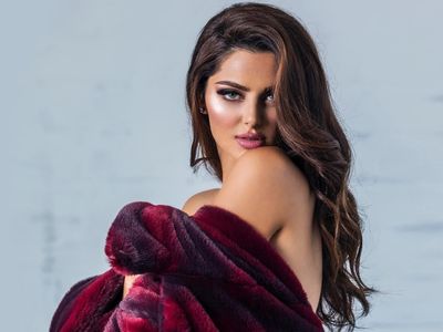 Potret Model yang Suka Pamer Pose Seksi Ini Disebut Kembaran Aishwarya Rai