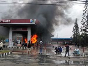 Mobil Terbakar Saat Isi Bensin di Pangkalpinang, 2 Orang Terluka