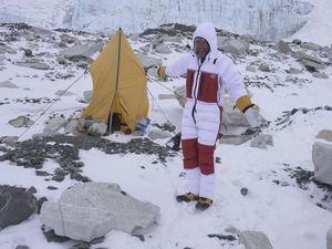 Mengintip Toilet di Gunung Everest, Banyak yang BAB Sembarangan Mengintip Toilet di Gunung Everest, Banyak yang BAB Sembarangan