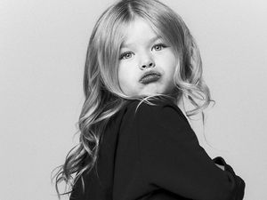 Gadis Cilik Asal Rusia Berwajah Mungil Ini Mirip Boneka Deh