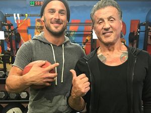 Masih Ingat Si Rambo? Di Usia 70-an Tubuh Kekarnya Nggak Berubah