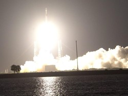 Satelit Merah Putih Kenapa Meroket Tengah Malam?