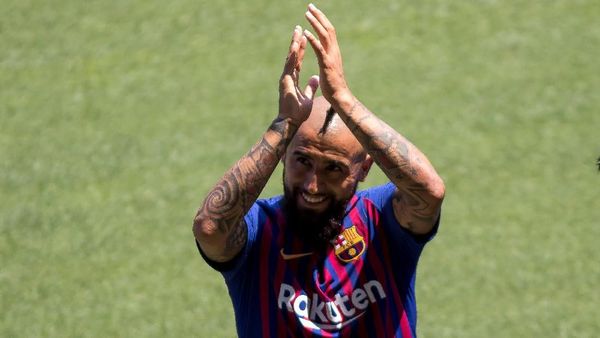 Hari Pertama Arturo Vidal di Barcelona