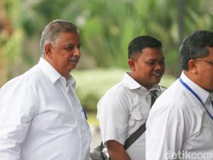 Dirut PLN Irit Bicara Usai Diperiksa KPK Dirut PLN Irit Bicara Usai Diperiksa KPK