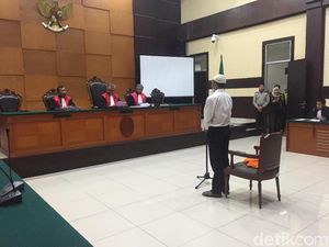 Video: Dokter Helmi Si Penembak Istri Terhindar Hukuman Mati Video: Dokter Helmi Si Penembak Istri Terhindar Hukuman Mati