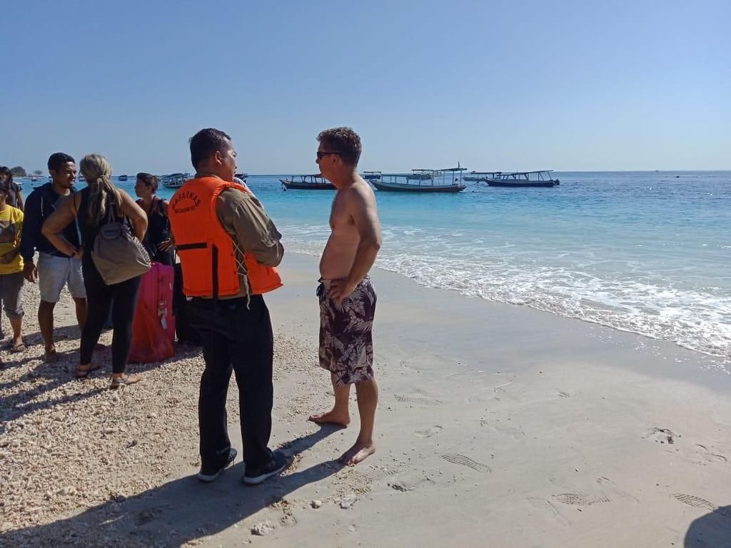 Kemlu Bantu Evakuasi Turis di 3 Gili Lombok Kemlu Bantu Evakuasi Turis di 3 Gili Lombok