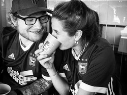 Tak Menampik, Ed Sheeran Beri Isyarat Sudah Menikah