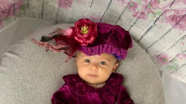 Cute Alert! 10 Potret Bayi yang Didandani Jadi Wanita Inspiratif Dunia