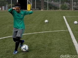 Dhanielle Daphne: Sepakbola Itu... Cinta Pertama