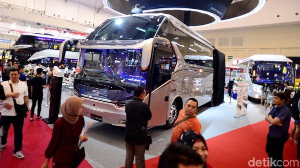 Tidak Hanya Toilet, Kursi Mewah ala Pesawat Juga Terselip di Bus Premium