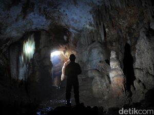 Pemkab Tuban Setop Penambangan Batu di Areal Penemuan Gua Pemkab Tuban Setop Penambangan Batu di Areal Penemuan Gua